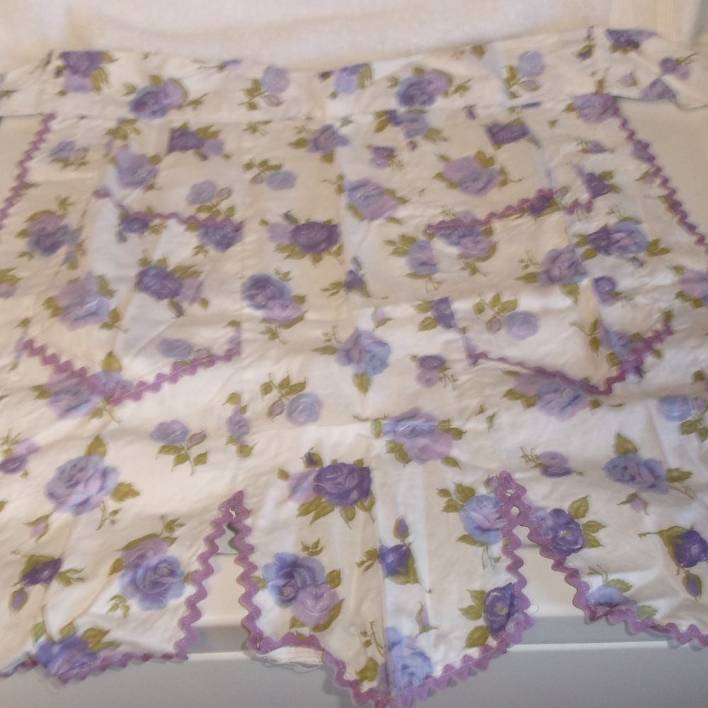 Vintage half apron purple roses flower scalloped